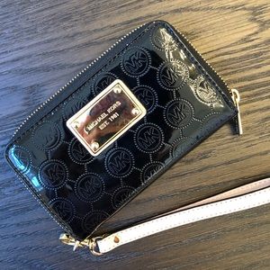 Michael Kors wristlet